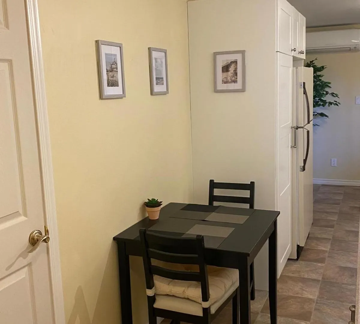 ויקטוריה Ravens Nest Cozy Lower One Bedroom Suite דירה