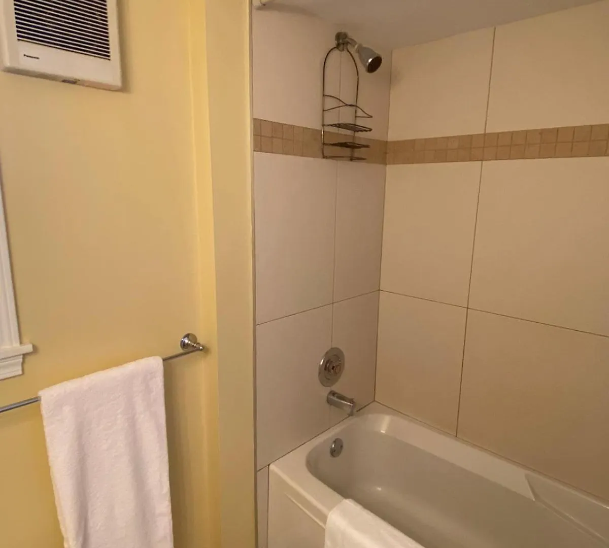 Ravens Nest Cozy Lower One Bedroom Suite Victoria